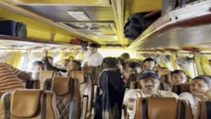 Haryana से घर लौटने लगे Nepali परिवार: Hisar-Kurukshetra से Buses में रवाना, कहा – Nepal के हालात बिगड़े, परिवार की चिंता सता रही