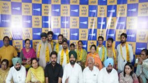Harmeet Sandhu के अभियान को मिली बड़ी मजबूती, Akali Dal Trade Wing के अध्यक्ष Mukhtar Sandhu दर्जनों साथियों सहित APP में शामिल