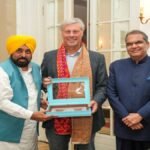 मुख्य मंत्री ने हॉलैंड के महान हॉकी खिलाड़ी फ्लोरिस जान बोवेलैंडर से की मुलाकात, Punjab के खिलाड़ियों को प्रशिक्षण देने का दिया आमंत्रण